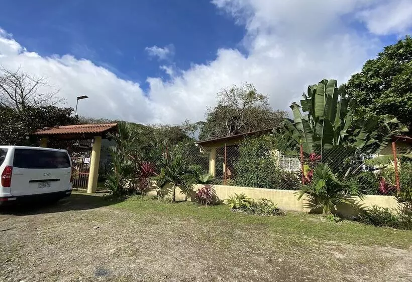 Retkeilymaja Hostal Lopez El Valle Cabañas