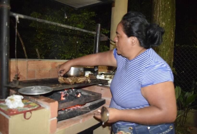 ユースホステル Hostal Lopez El Valle Cabañas