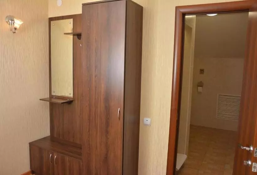 هاستل Tropicana Inn