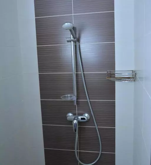 هاستل Tropicana Inn