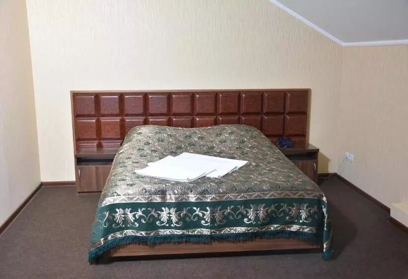 هاستل Tropicana Inn