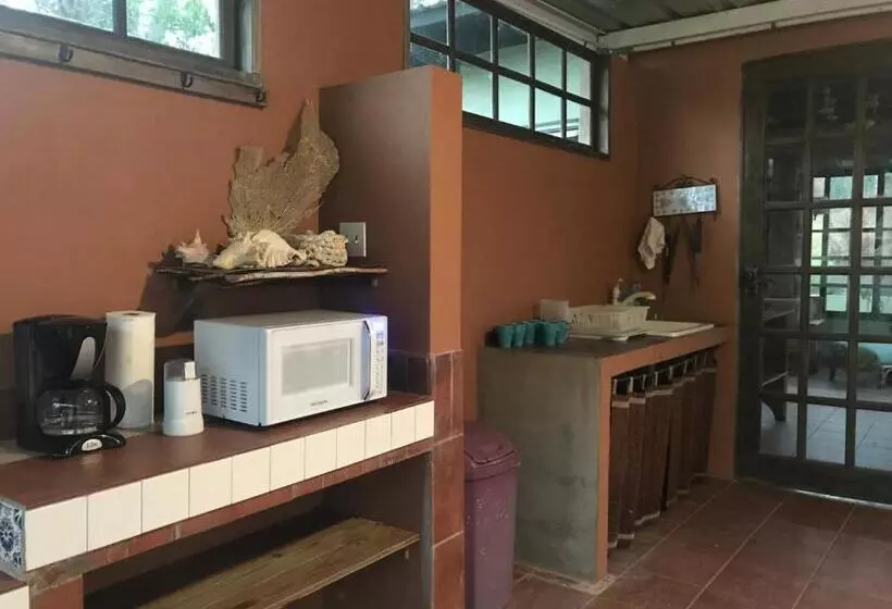 پانسیون Isla Hermosa Guesthouse