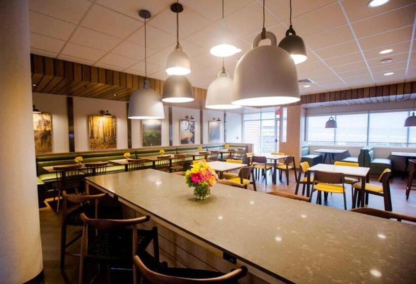 Отель Fairfield Inn & Suites By Marriott Philadelphia Broomall/newtown Square