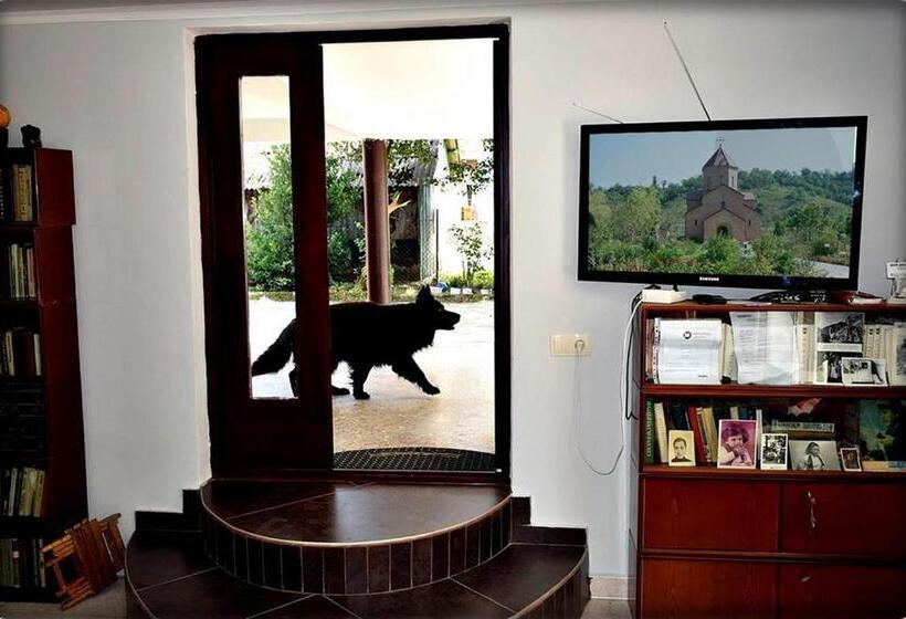 پانسیون Guest House Qedi