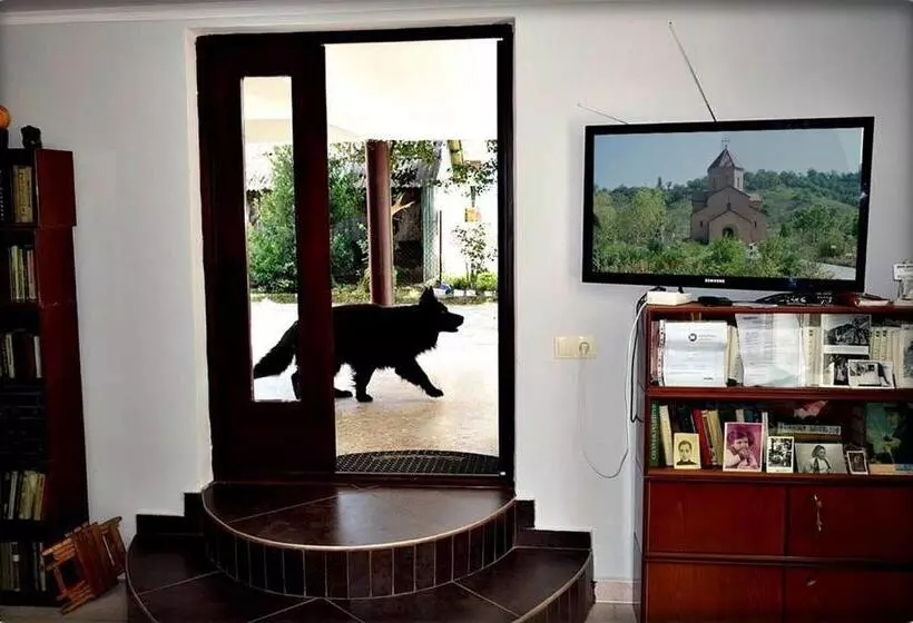 پانسیون Guest House Qedi