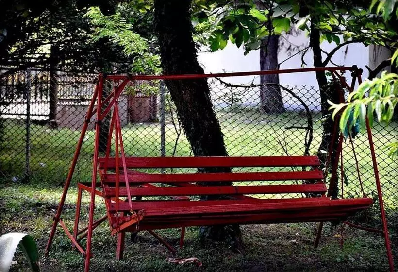 پانسیون Guest House Qedi