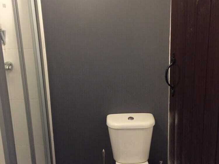 פנסיון Stone Cottage