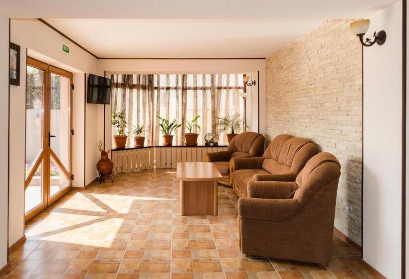 بنسيون Vila Patricia