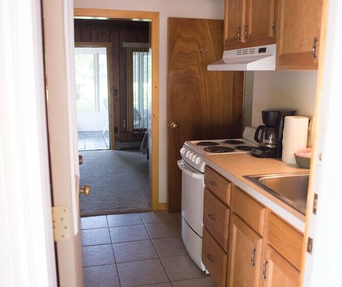 בית מלון כפרי M 22 Inn Suttons Bay