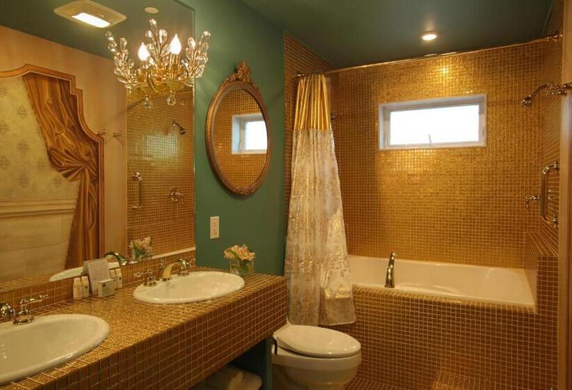 Отель The Roxbury