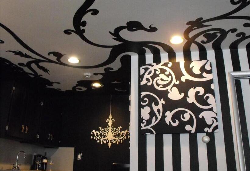 Отель The Roxbury