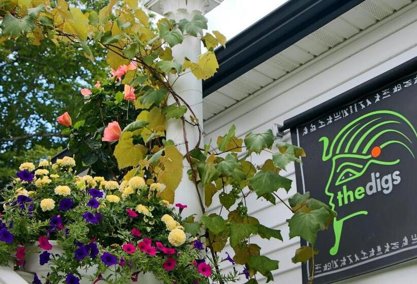 Отель The Roxbury