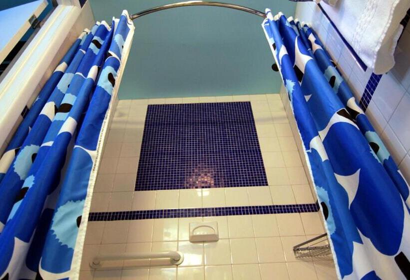 Отель The Roxbury