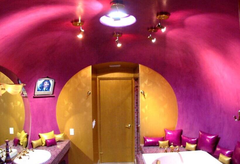 Отель The Roxbury