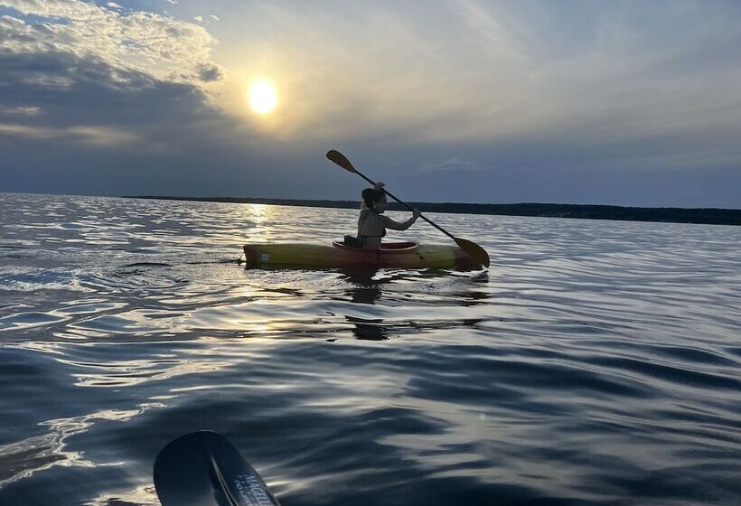 فندق على الطريق Carbone S Beachside Guest Rooms