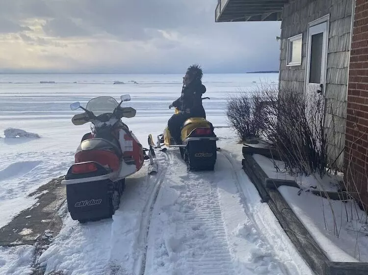 Motelli Carbone S Beachside Guest Rooms