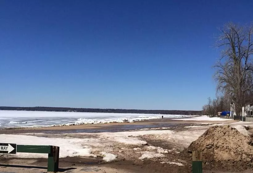 Motelli Carbone S Beachside Guest Rooms