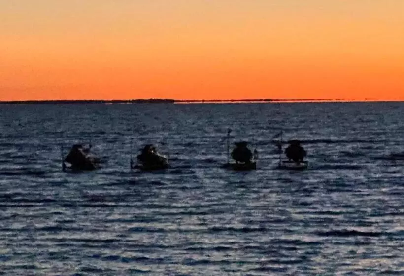 Motelli Carbone S Beachside Guest Rooms