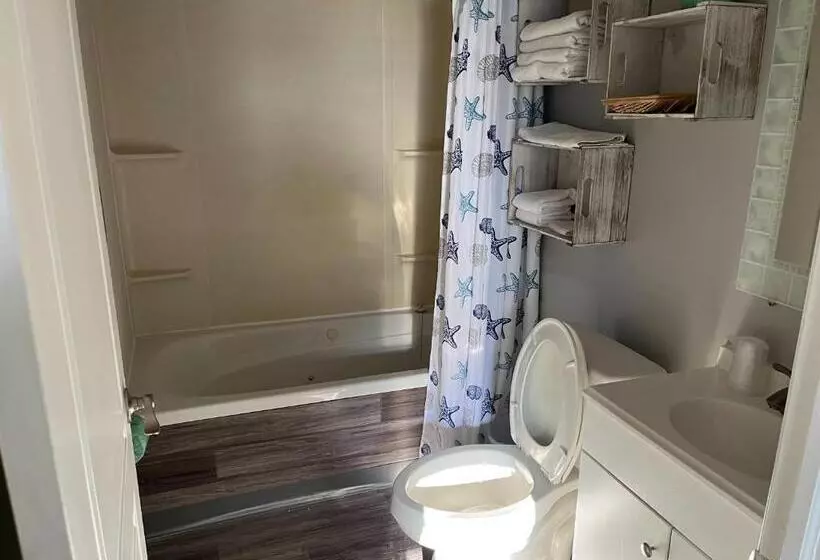 Motelli Carbone S Beachside Guest Rooms