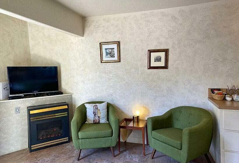 Motel Wheeler On The Bay Lodge And Marina