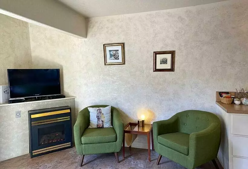 Motelli Wheeler On The Bay Lodge And Marina