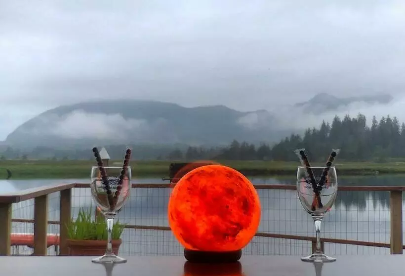 Motelli Wheeler On The Bay Lodge And Marina