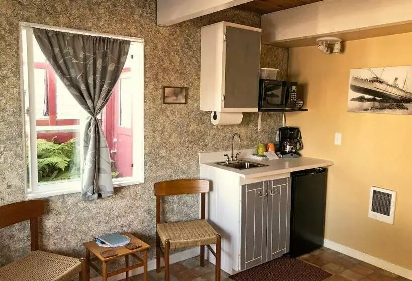 Motelli Wheeler On The Bay Lodge And Marina