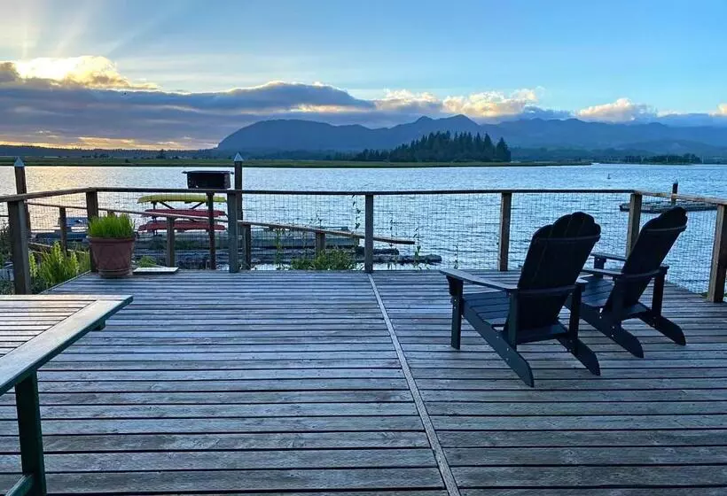 Motelli Wheeler On The Bay Lodge And Marina