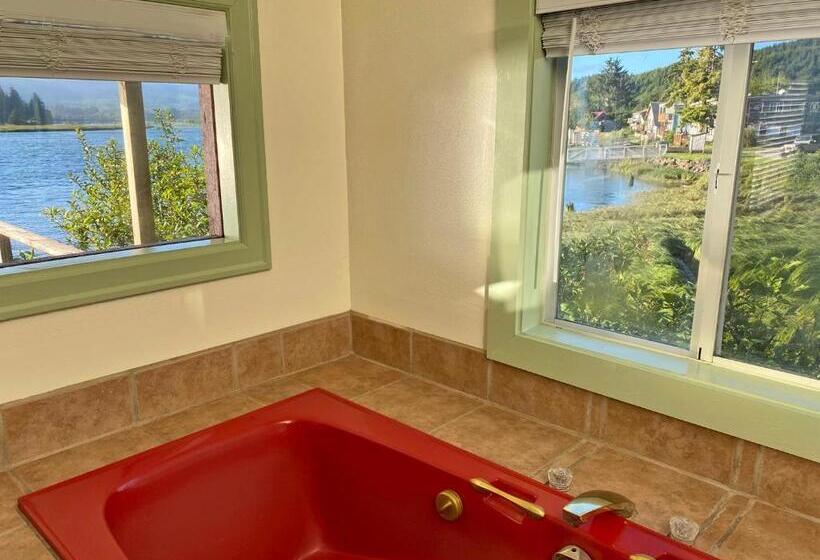 Motel Wheeler On The Bay Lodge And Marina