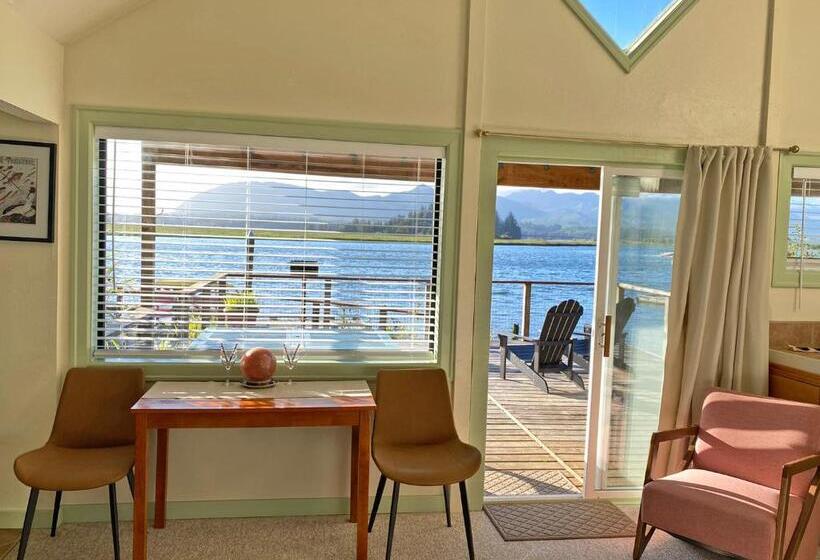 Motel Wheeler On The Bay Lodge And Marina