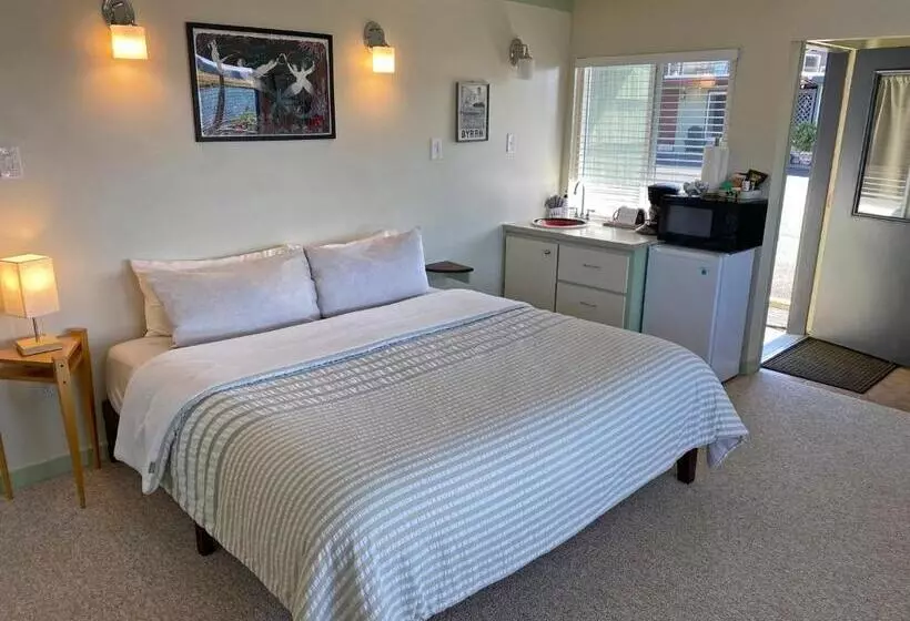 Motelli Wheeler On The Bay Lodge And Marina