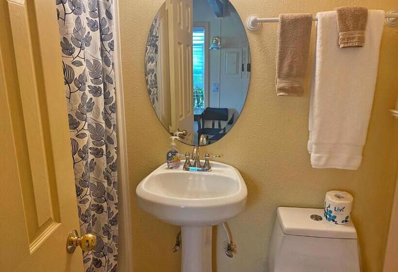 Motel Wheeler On The Bay Lodge And Marina