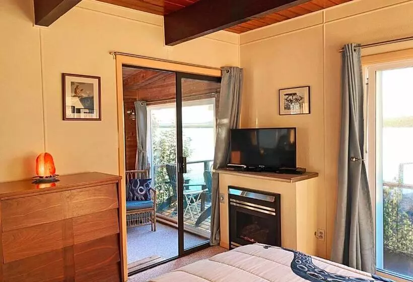 Motelli Wheeler On The Bay Lodge And Marina