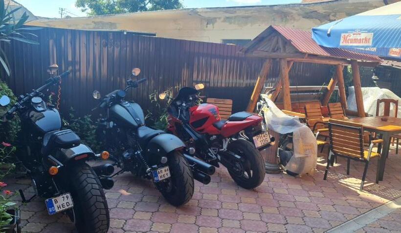 Пансион Amelia House