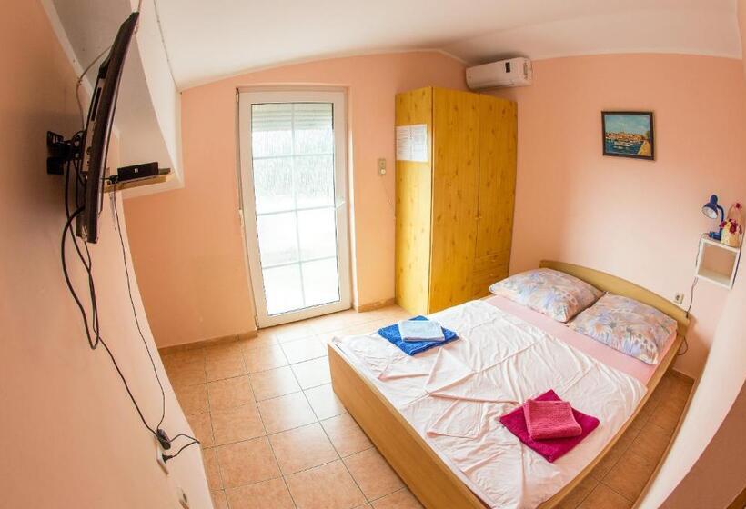 پانسیون Guest House Almond