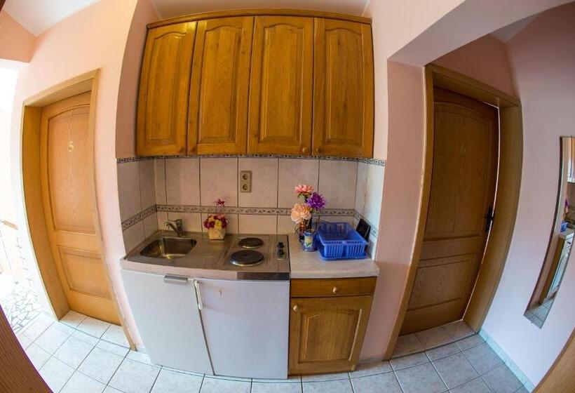 پانسیون Guest House Almond