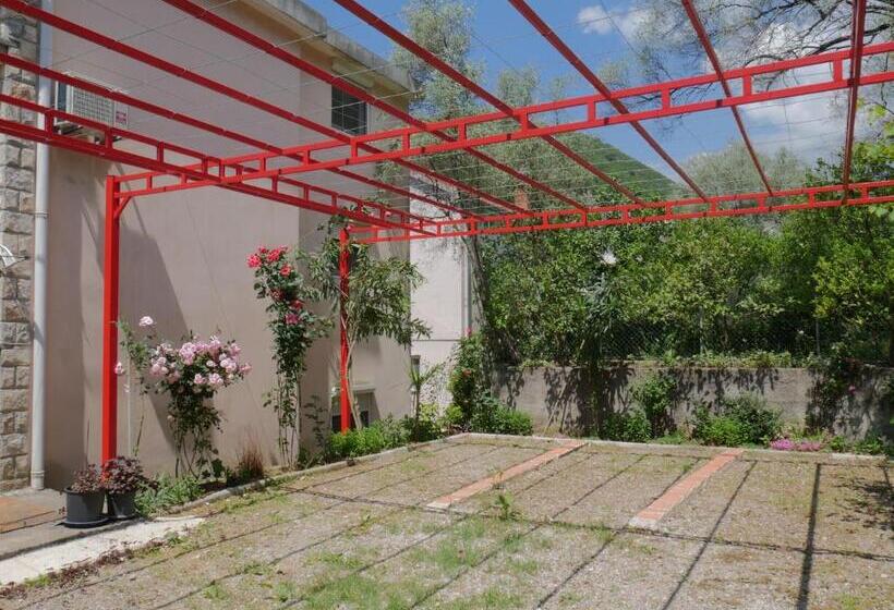 پانسیون Guest House Almond