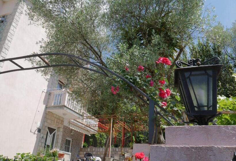 پانسیون Guest House Almond