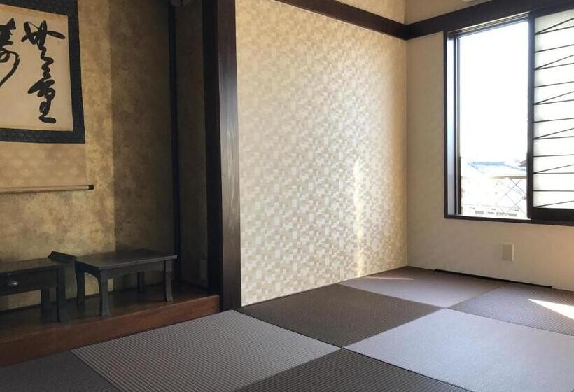 Pension Guest House Kuranomachi ゲストハウス蔵の街