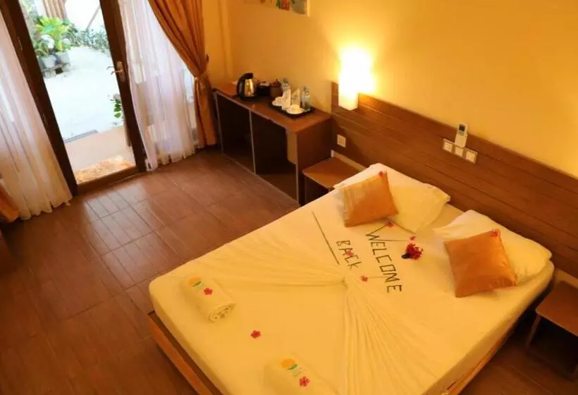 پانسیون Ocean Beach Inn   Maldives