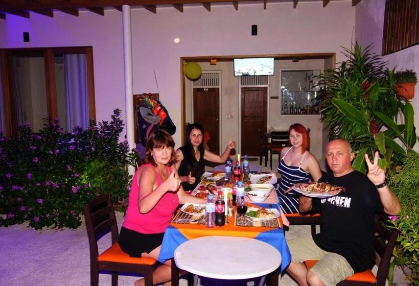 پانسیون Ocean Beach Inn   Maldives