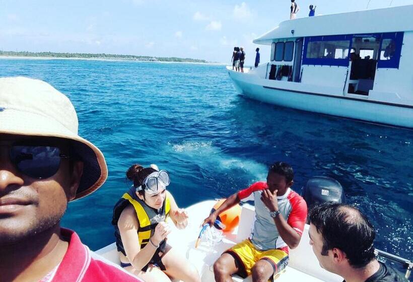 پانسیون Ocean Beach Inn   Maldives
