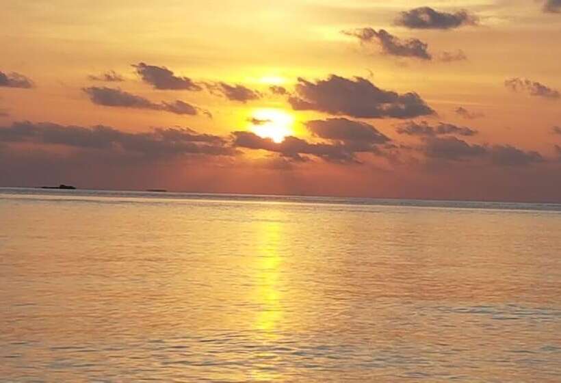 پانسیون Ocean Beach Inn   Maldives