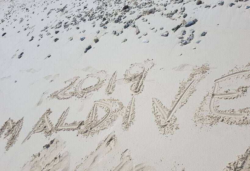 پانسیون Ocean Beach Inn   Maldives