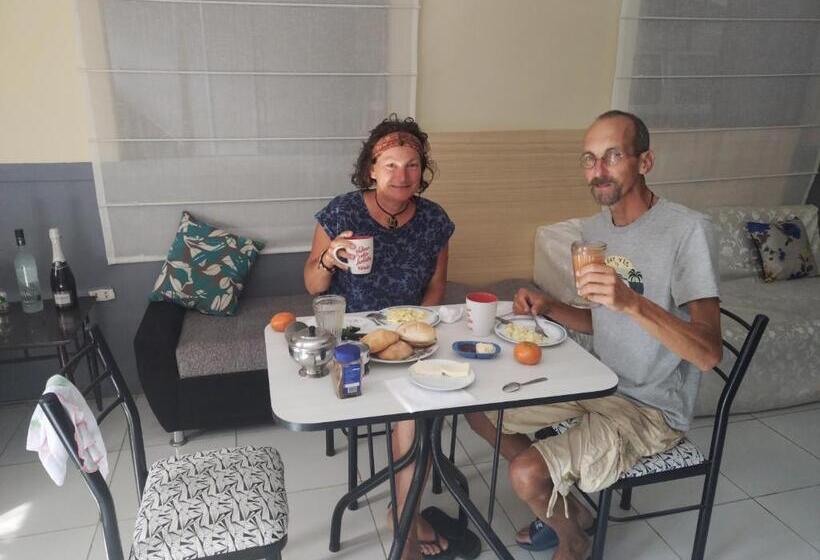 پانسیون Qaleta Azul