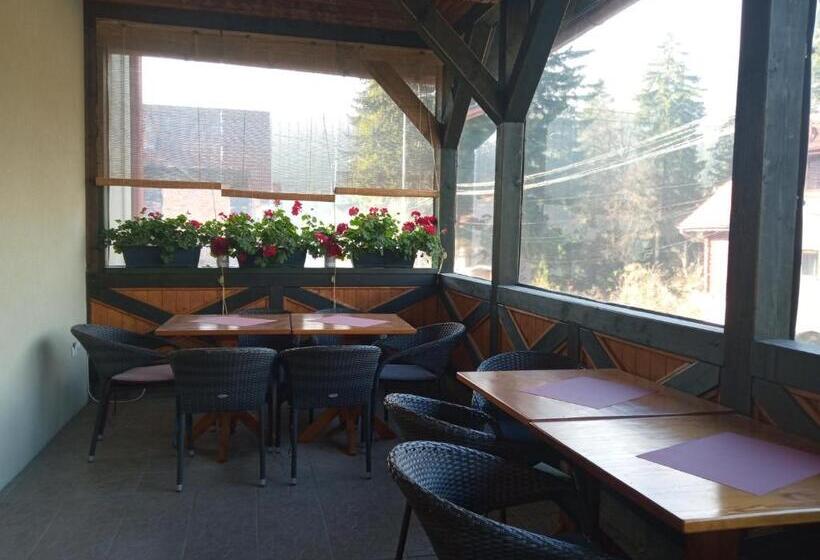 پانسیون Villa Atriolum