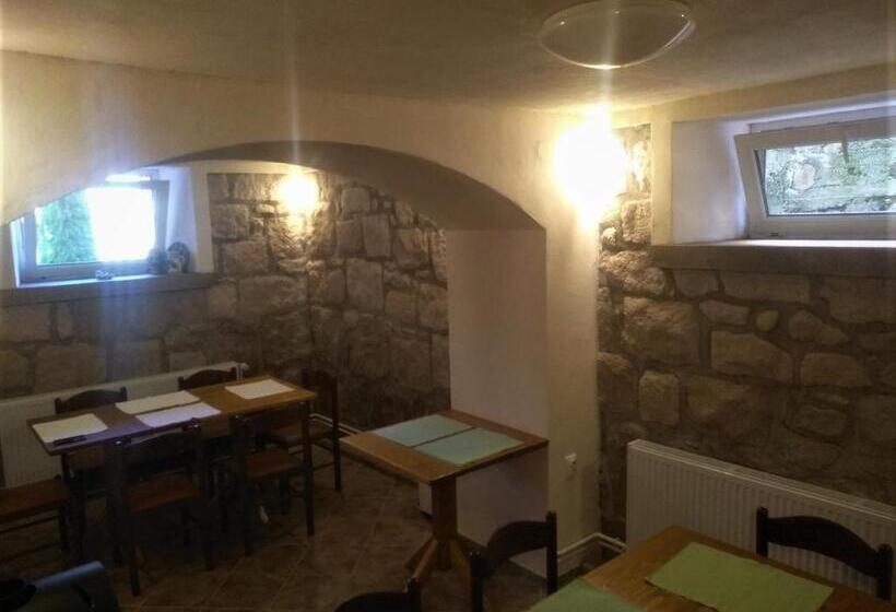 پانسیون Villa Atriolum