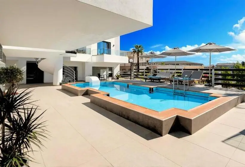 Pnoe Beachside Living