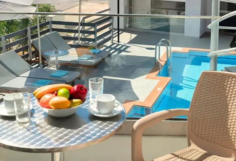 Pnoe Beachside Living