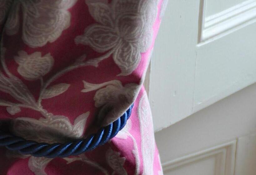 בית מלון כפרי Temple House